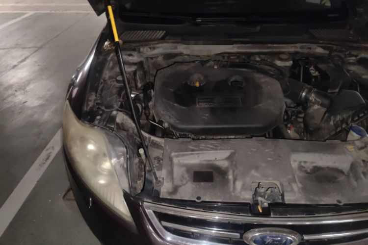 Used Ford Mondeo 2011 2.0L GTDi 200 Luxury Edition Engine Bay Right