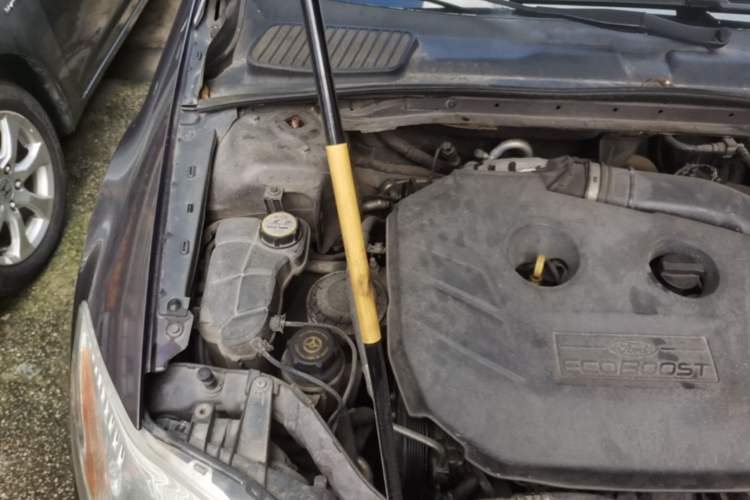Used Ford Mondeo 2011 2.0L GTDi 200 Luxury Edition Engine Bay Right