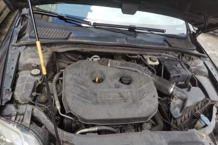 Used Ford Mondeo 2011 2.0L GTDi 200 Luxury Edition Engine Bay
