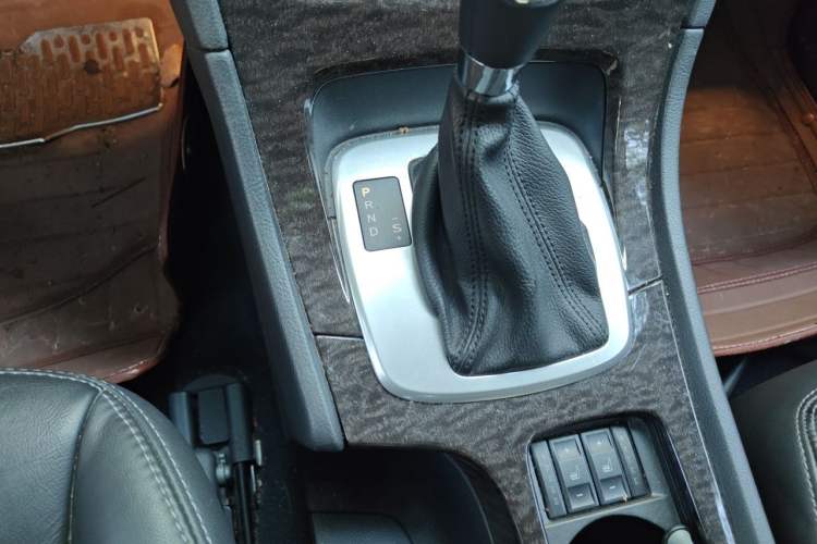 Used Ford Mondeo 2011 2.0L GTDi 200 Luxury Edition Gear Lever
