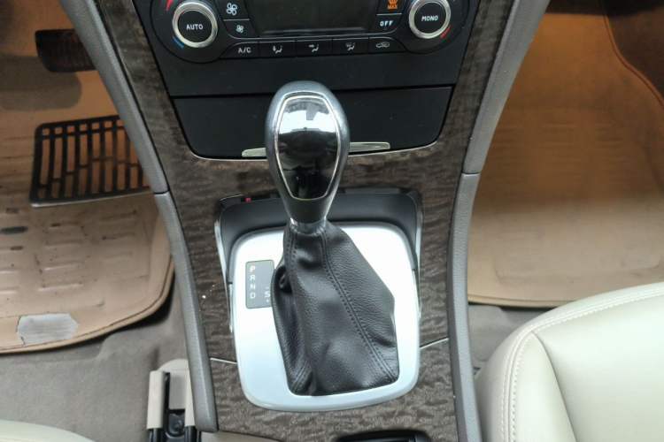 Used Ford Mondeo 2011 2.0L GTDi 200 Fashion Edition Gear Lever