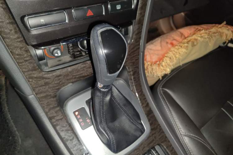 Used Ford Mondeo 2011 2.0L GTDi 200 Luxury Edition Gear Lever
