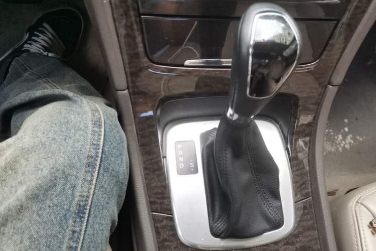Used Ford Mondeo 2011 2.0L GTDi 200 Luxury Edition Gear Lever