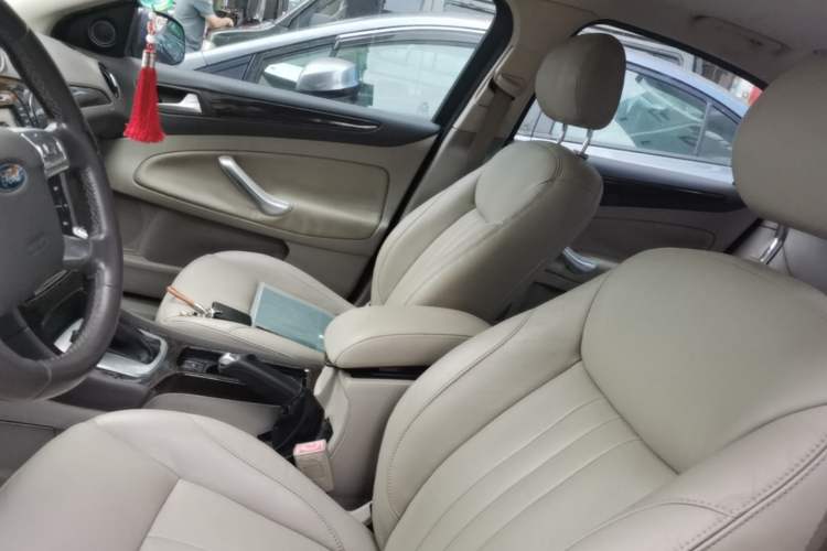 Used Ford Mondeo 2011 2.0L GTDi 200 Luxury Edition Left Front Seat