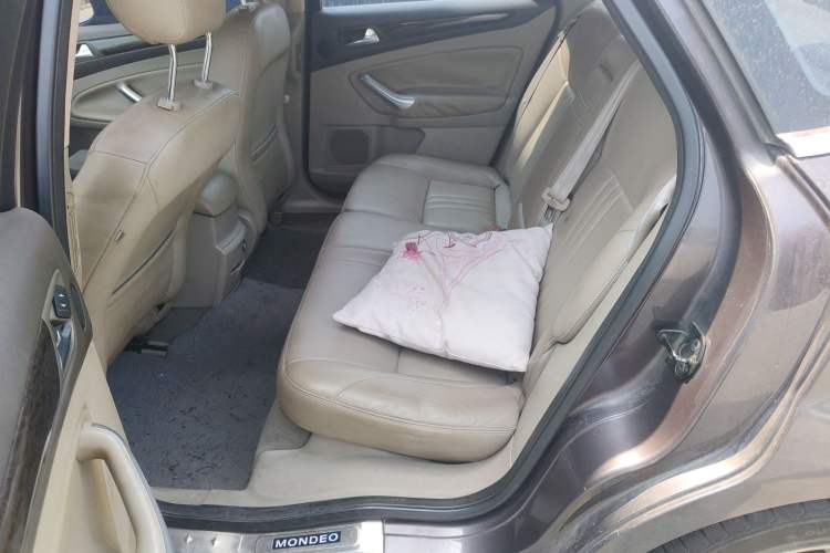 Used Ford Mondeo 2011 2.0L GTDi 200 Luxury Edition Left Rear Seat