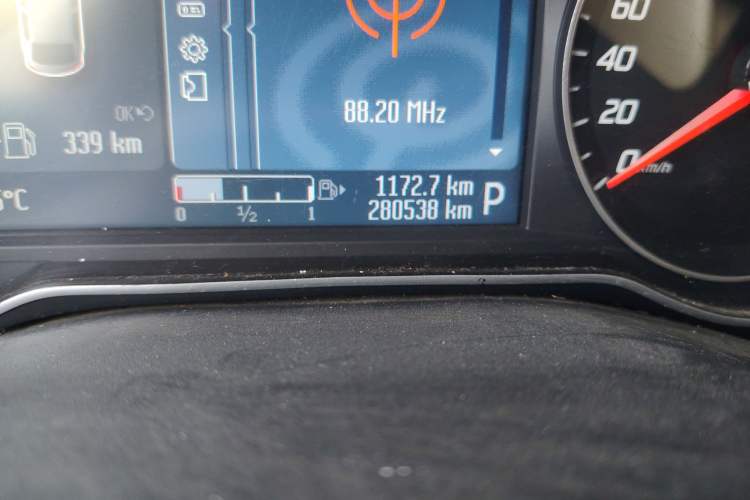 Used Ford Mondeo 2011 2.0L GTDi 200 Luxury Edition Odometer Close Up