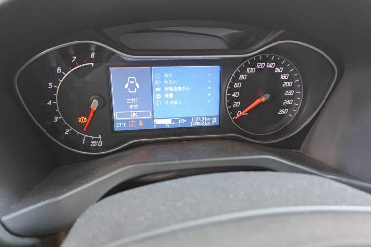 Used Ford Mondeo 2011 2.0L GTDi 200 Luxury Edition Odometer Close Up