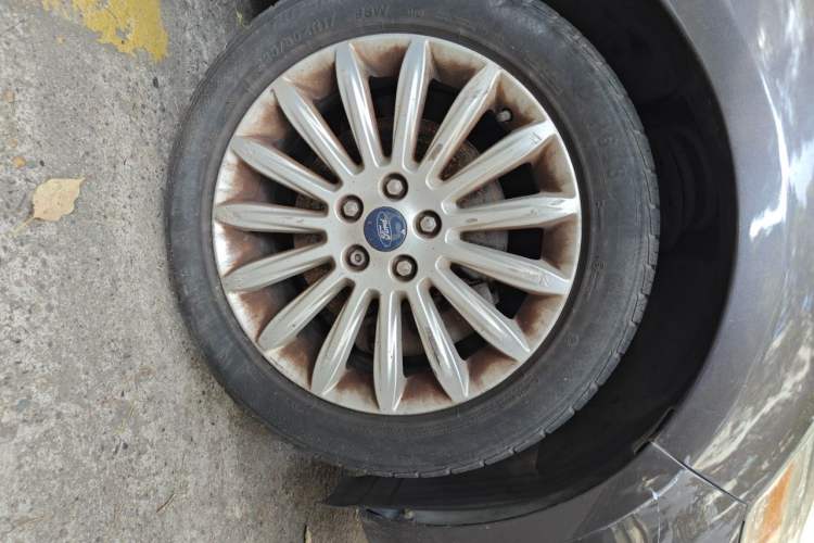 Used Ford Mondeo 2011 2.0L GTDi 200 Luxury Edition Right Front Wheel Hub