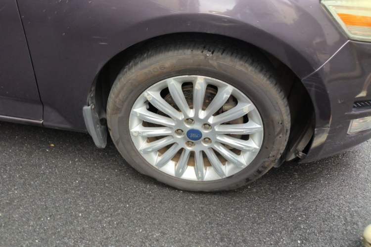 Used Ford Mondeo 2011 2.0L GTDi 200 Fashion Edition Right Front Wheel Hub