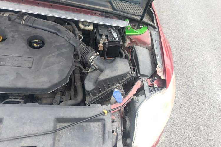 Used Ford Mondeo 2011 2.0L GTDi 200 Luxury Edition Engine Bay Left