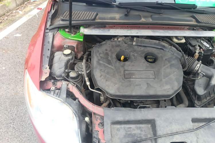 Used Ford Mondeo 2011 2.0L GTDi 200 Luxury Edition Engine Bay Right