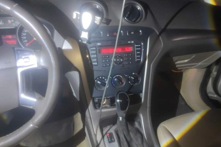 Used Ford Mondeo 2011 2.3L Fashion Edition Audio And AC Panel