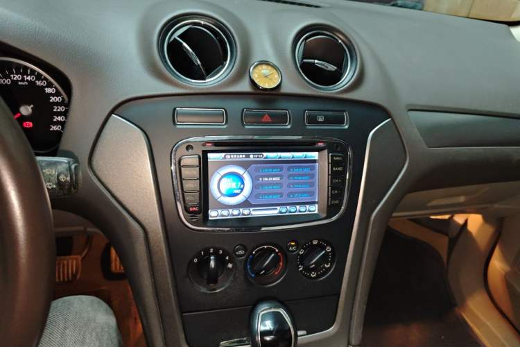 Used Ford Mondeo 2011 2.3L Fashion Edition Audio And AC Panel