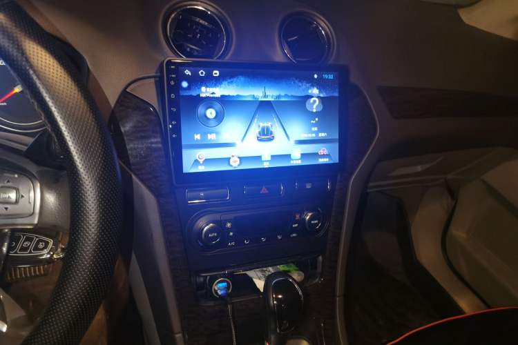 Used Ford Mondeo 2011 2.0L GTDi 200 Fashion Edition Audio And AC Panel