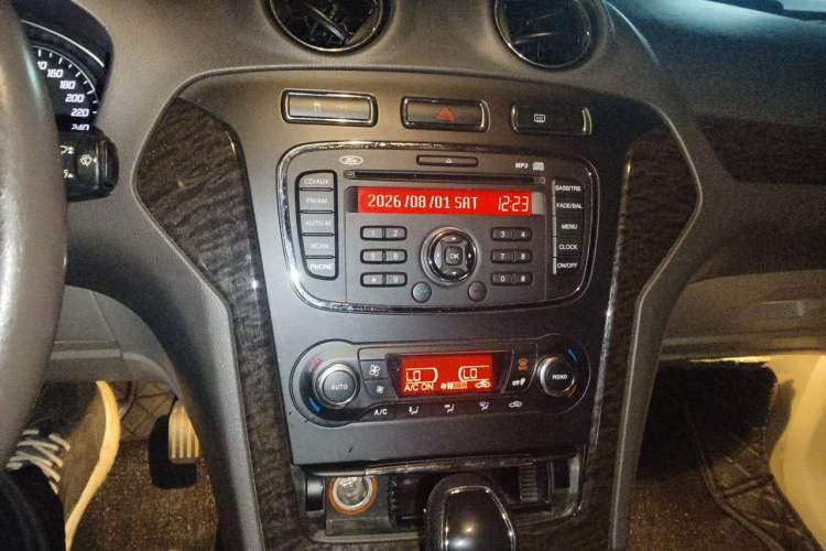 Used Ford Mondeo 2011 2.0L GTDi 200 Fashion Edition Audio And AC Panel