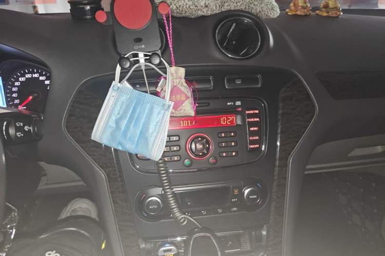 Used Ford Mondeo 2011 2.0L GTDi 200 Fashion Edition Audio And AC Panel