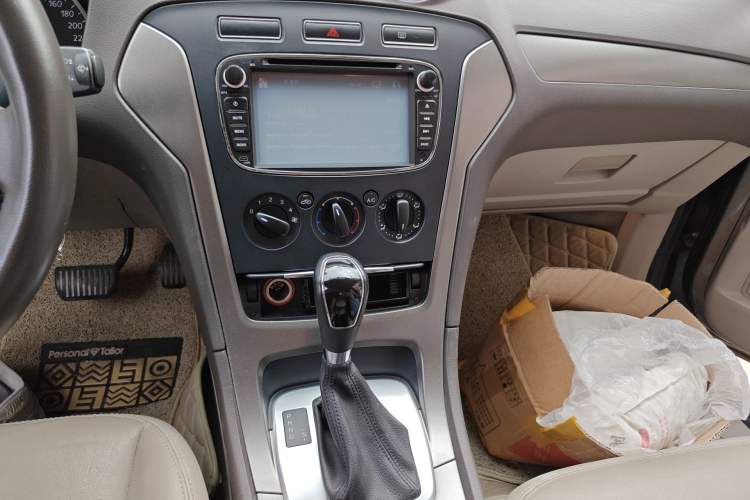 Used Ford Mondeo 2011 2.3L Fashion Edition Audio And AC Panel