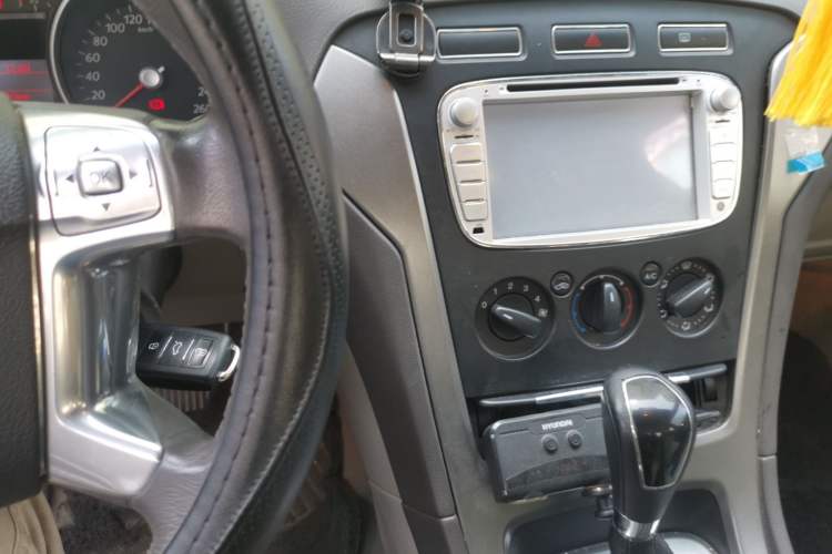Used Ford Mondeo 2011 2.3L Fashion Edition Audio And AC Panel