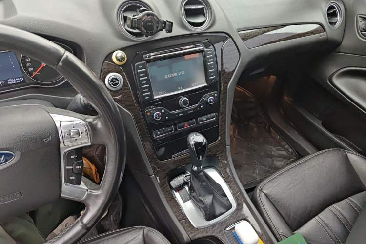 Used Ford Mondeo 2011 2.0L GTDi240 Ultimate Edition Audio And AC Panel