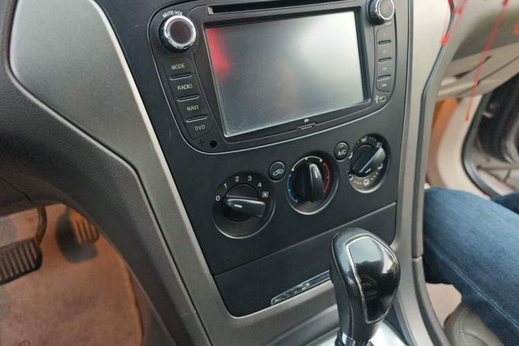 Used Ford Mondeo 2011 2.3L Fashion Edition Audio And AC Panel