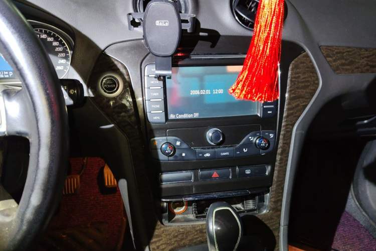 Used Ford Mondeo 2011 2.3L Luxury Model Audio And AC Panel