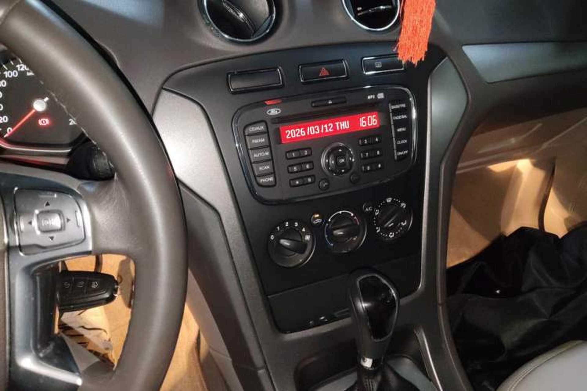Used Ford Mondeo 2011 2.3L Fashion Edition Audio And AC Panel