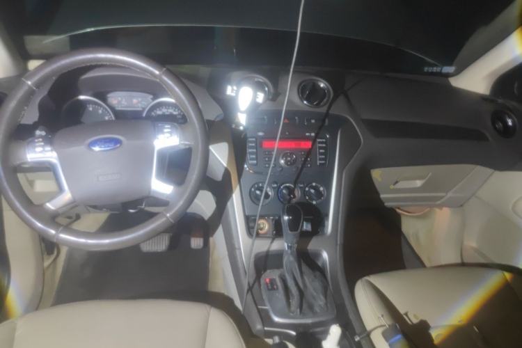 Used Ford Mondeo 2011 2.3L Fashion Edition Center Console