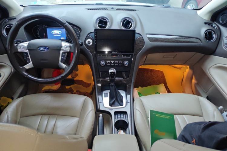 Used Ford Mondeo 2011 2.0L GTDi 200 Luxury Edition Center Console