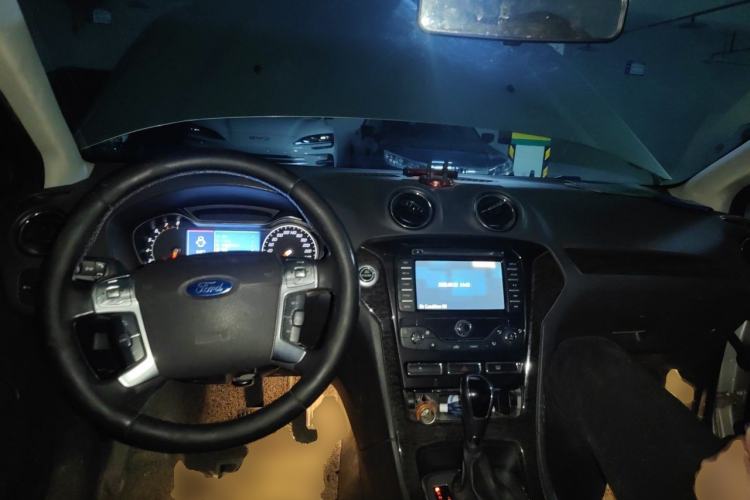 Used Ford Mondeo 2011 2.0L GTDi 200 Luxury Edition Center Console