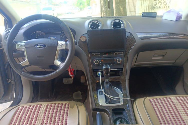 Used Ford Mondeo 2011 2.0L GTDi 200 Fashion Edition Center Console