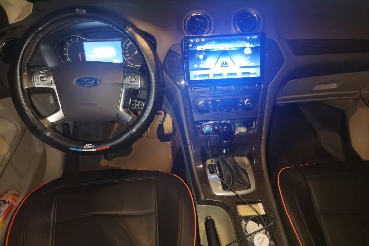 Used Ford Mondeo 2011 2.0L GTDi 200 Fashion Edition Center Console