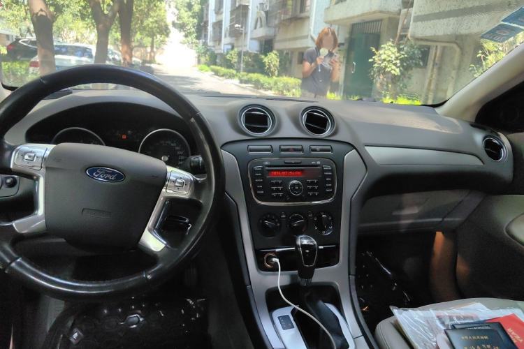 Used Ford Mondeo 2011 2.3L Fashion Edition Center Console