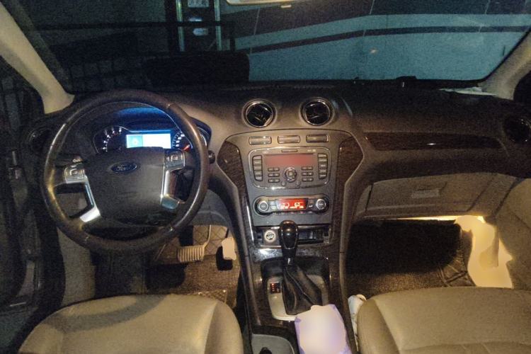 Used Ford Mondeo 2011 2.0L GTDi 200 Fashion Edition Center Console