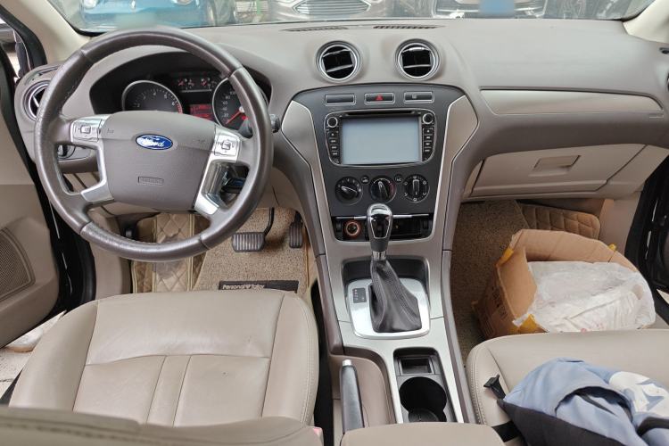 Used Ford Mondeo 2011 2.3L Fashion Edition Center Console