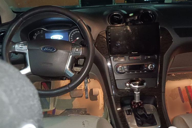 Used Ford Mondeo 2011 2.0L GTDi 200 Fashion Edition Center Console