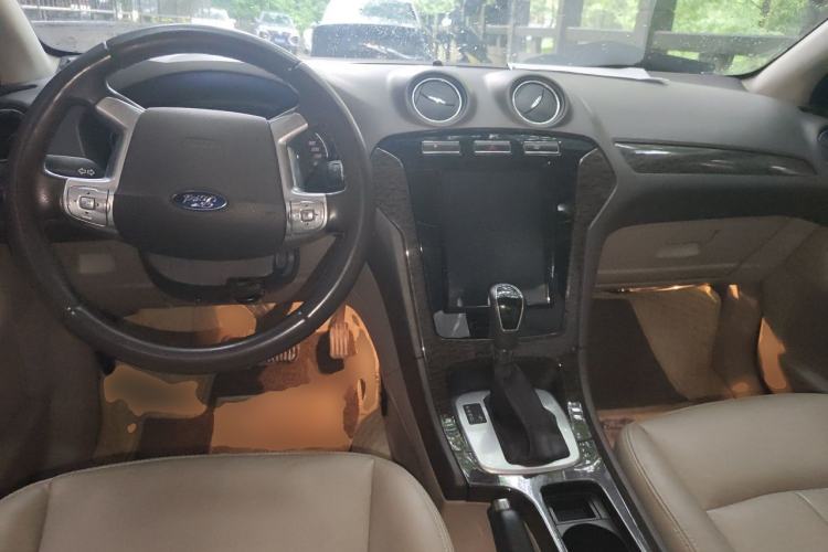 Used Ford Mondeo 2011 2.0L GTDi 200 Luxury Edition Center Console