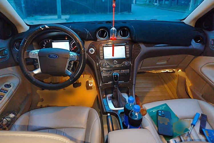Used Ford Mondeo 2011 2.0L GTDi 200 Luxury Edition Center Console