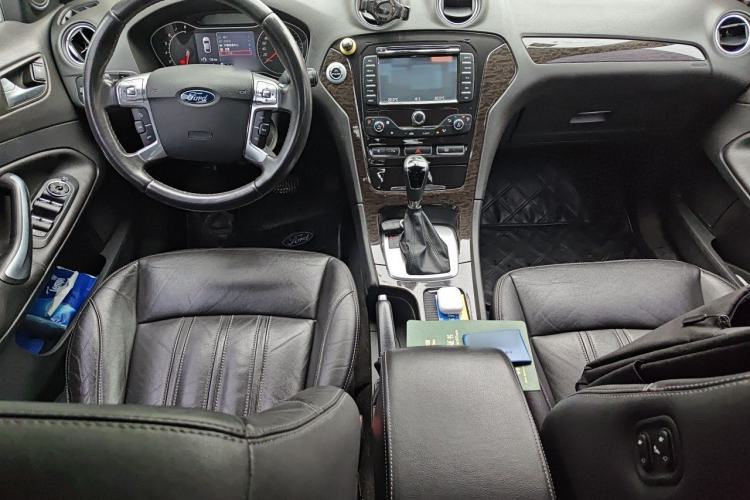 Used Ford Mondeo 2011 2.0L GTDi240 Ultimate Edition Center Console