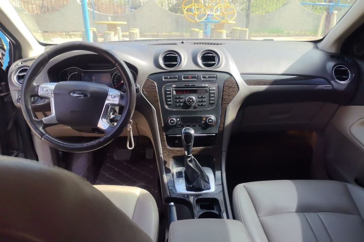 Used Ford Mondeo 2011 2.0L GTDi 200 Fashion Edition Center Console