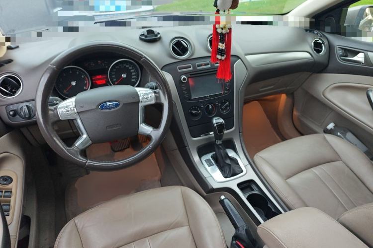 Used Ford Mondeo 2011 2.3L Fashion Edition Center Console