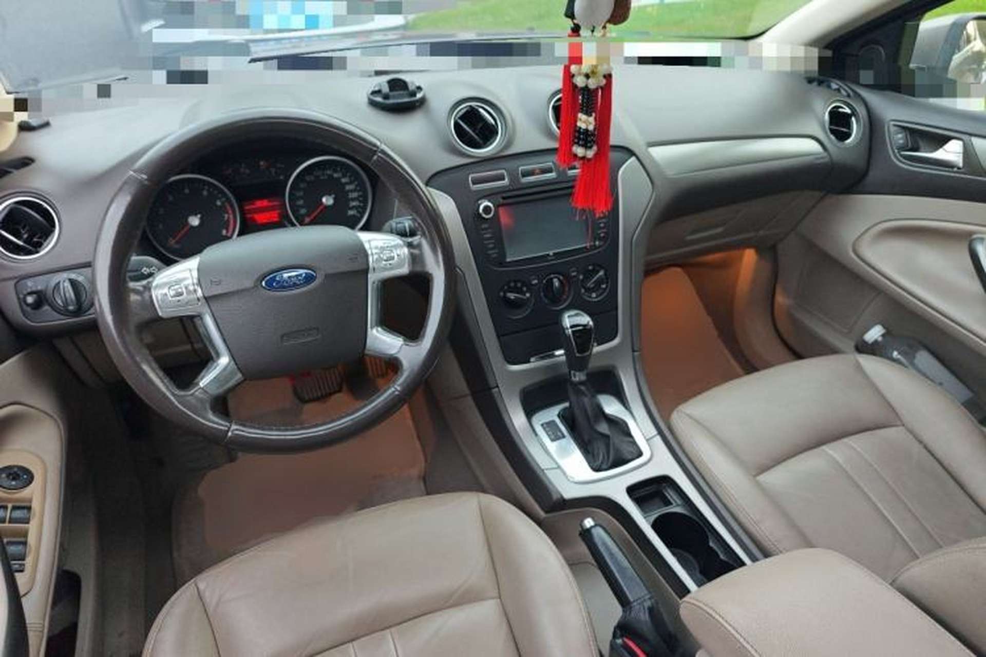 Used Ford Mondeo 2011 2.3L Fashion Edition Center Console