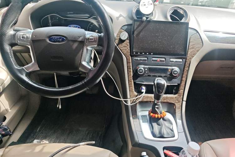 Used Ford Mondeo 2011 2.0L GTDi 200 Fashion Edition Center Console