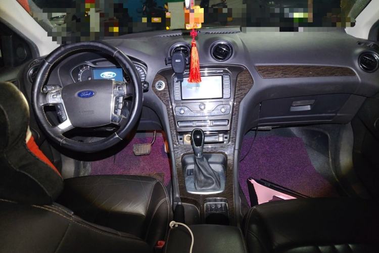 Used Ford Mondeo 2011 2.3L Luxury Model Center Console