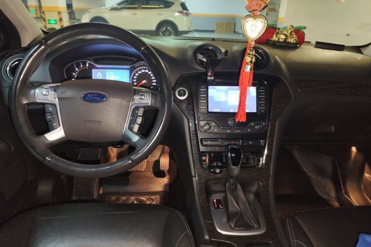 Used Ford Mondeo 2011 2.0L GTDi 200 Luxury Edition Center Console