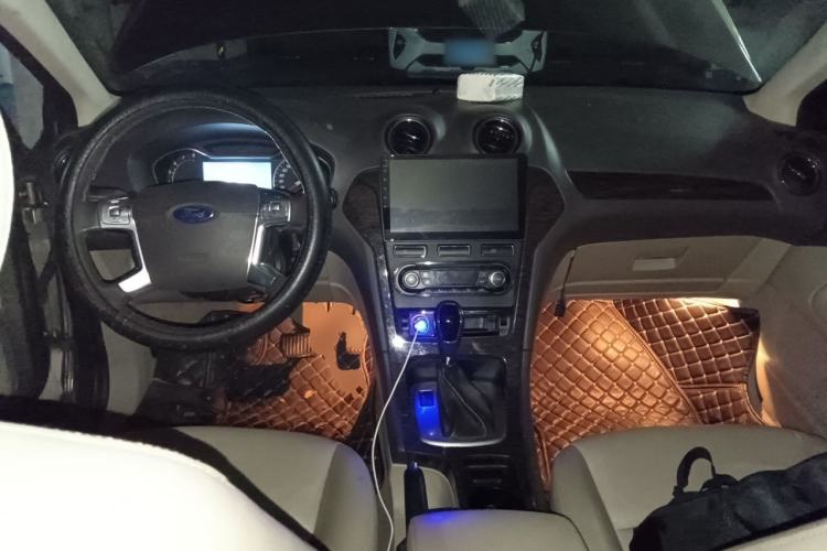 Used Ford Mondeo 2011 2.0L GTDi 200 Fashion Edition Center Console