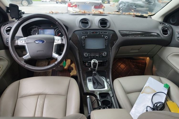 Used Ford Mondeo 2011 2.0L GTDi 200 Fashion Edition Center Console