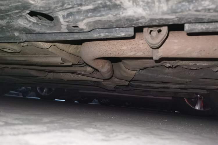 Used Ford Mondeo 2011 2.0L GTDi240 Ultimate Edition Chassis Rear Left