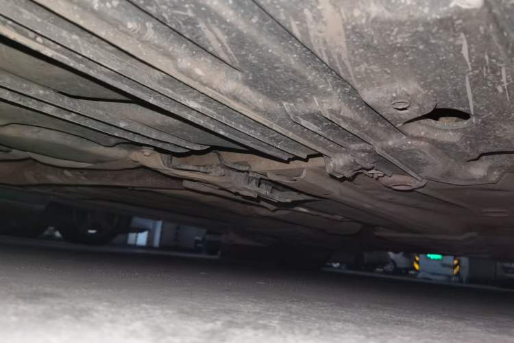Used Ford Mondeo 2011 2.0L GTDi240 Ultimate Edition Chassis Rear Right
