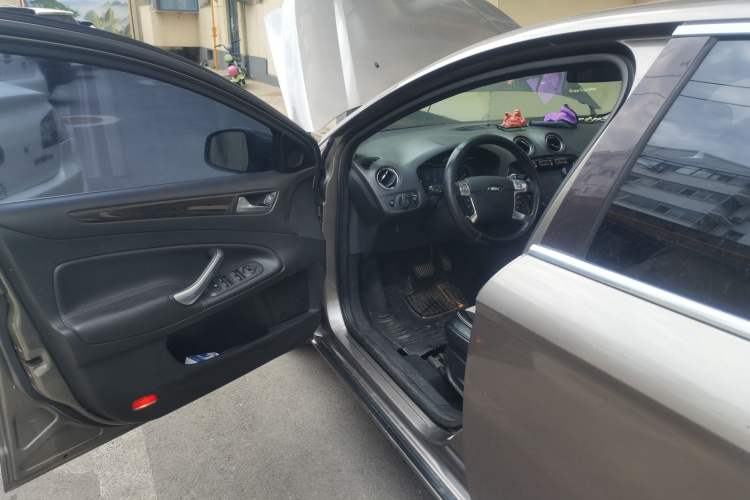 Used Ford Mondeo 2011 2.0L GTDi 200 Luxury Edition Driver Seat