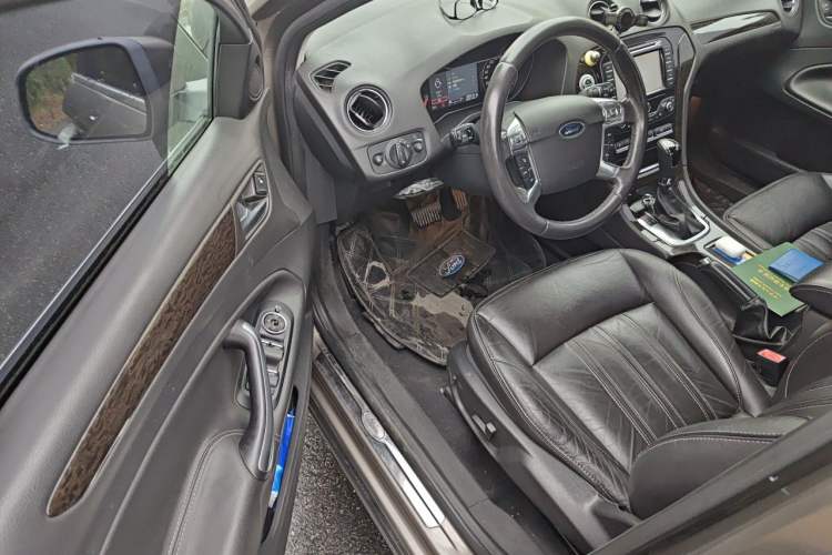 Used Ford Mondeo 2011 2.0L GTDi240 Ultimate Edition Driver Seat